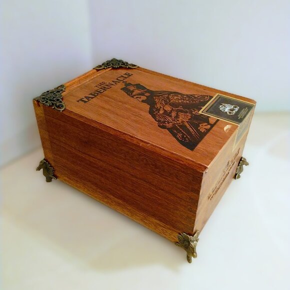 Suenos de Saundra Upcycled, Tabernacle Cedar Cigar Box, Decor/ Storage - Picture 7 of 10
